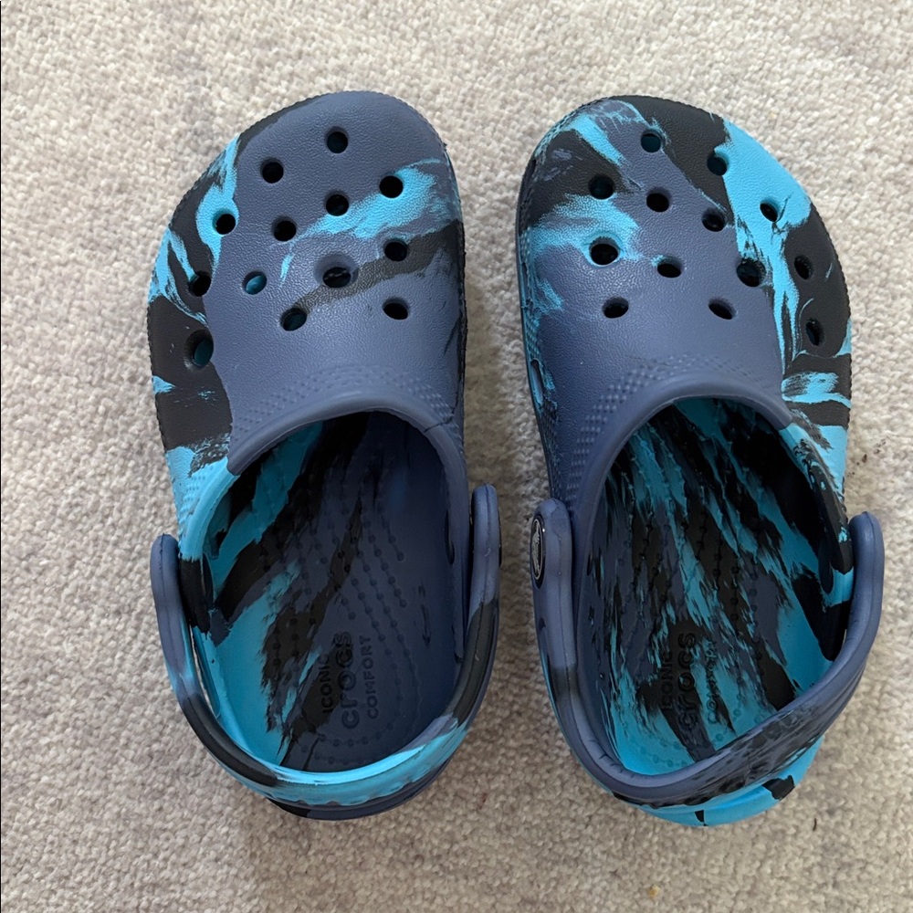 CROCS Kids Blue and Black marble size 9 - Picture 4 of 12